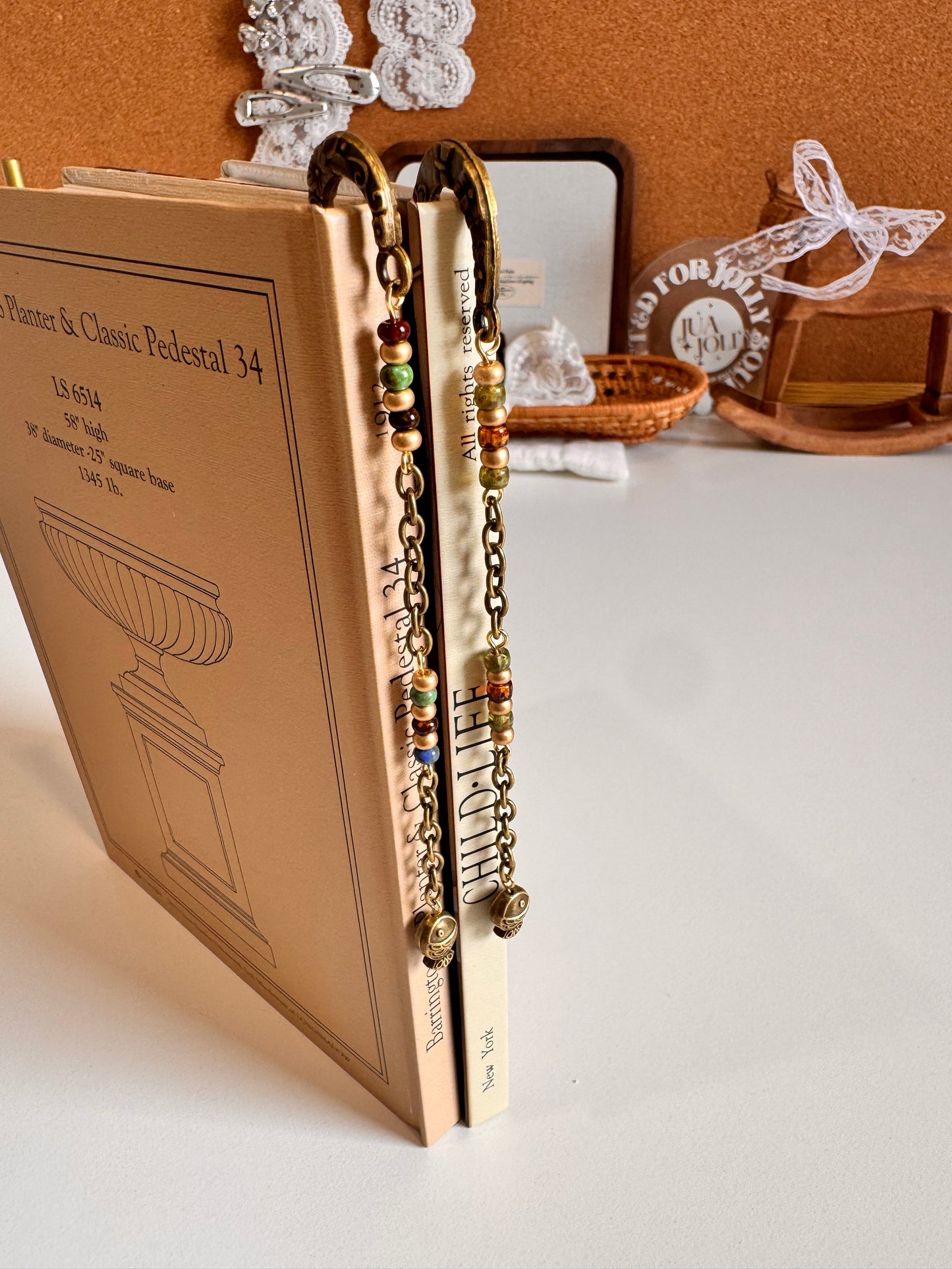 A The Story Keeper - Autumn Chain